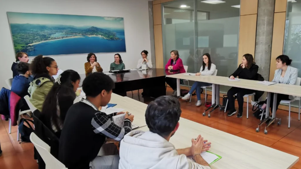 Les étudiants de BTS SAM de Sup' Saint-Dominique Pau en visite au centre Bidasoa Activa