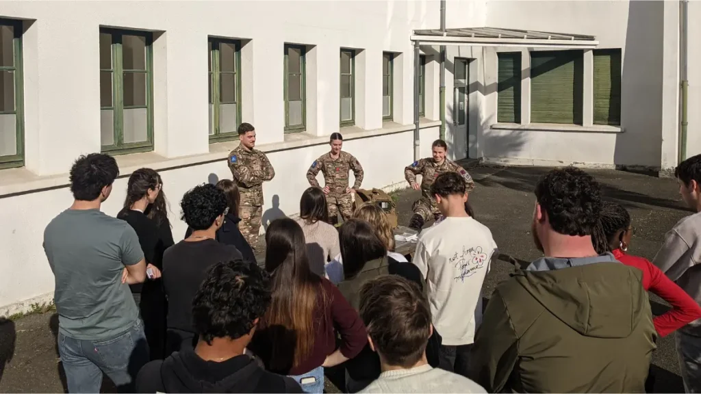 Les militaires de la réserve de l'Armée det Terre interviennent auprès des BTS SAM de Sup' saint-Dominique