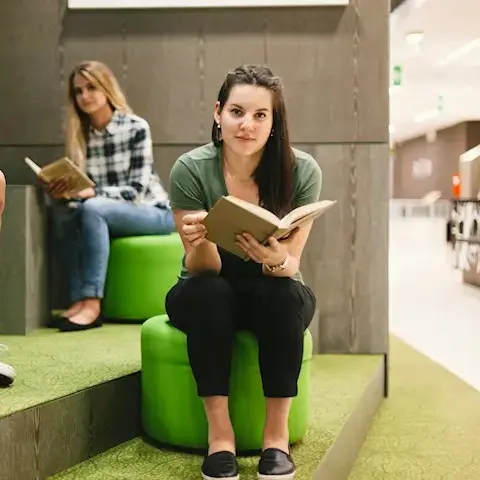 400 étudiants heureux