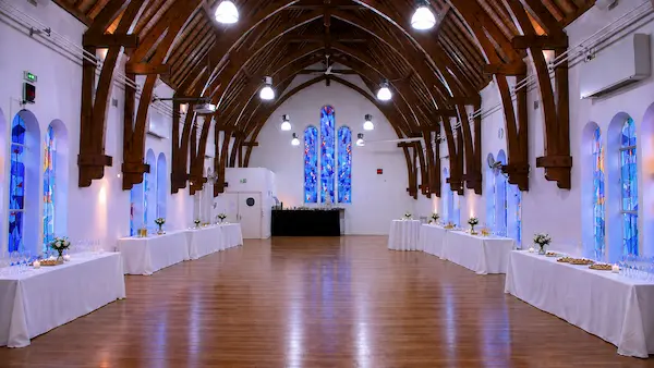 Salle des actes
Surface au sol : 276 m²
Capacité : 150 personnes
Caractéristiques :
Vidéoprojecteur - Grand écran - WIFI
Mobilier modulable pour transformer la salle en salle de réception, de cocktail, de dîner.
location salle réception saint dominique pau