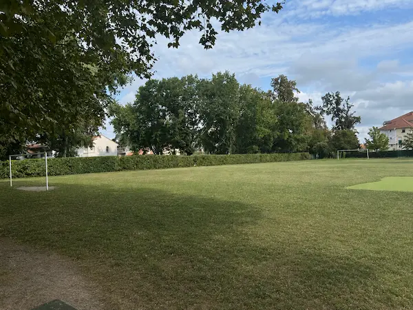 location terrain foot pau saint dominique